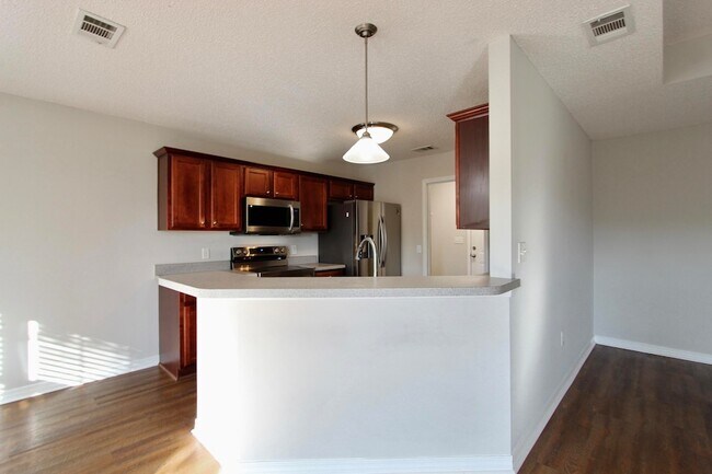 Building Photo - 205 Tiffot Ct