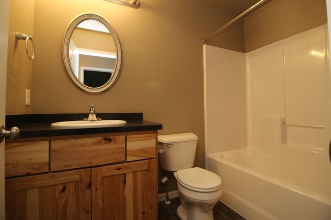 Building Photo - Reserve this Twin Home in a COZY Neighborhood Available Now!