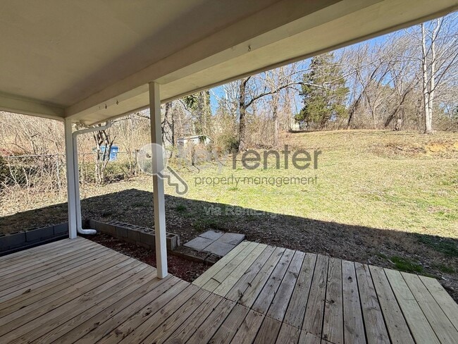 Building Photo - 809 Trotter Ln