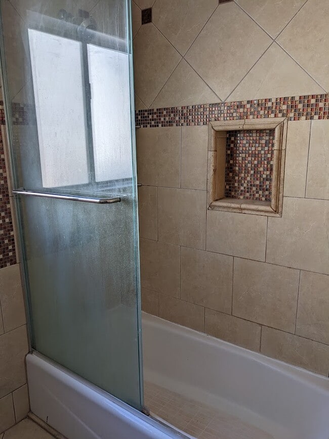 Building Photo - 16881 Hoskins Ln