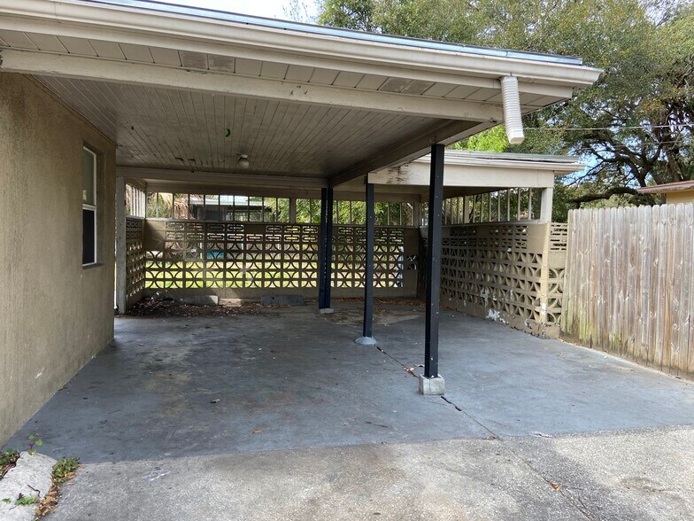car port - 4410 N 40th St