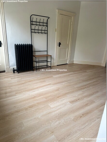 Building Photo - 90 Brainerd Rd