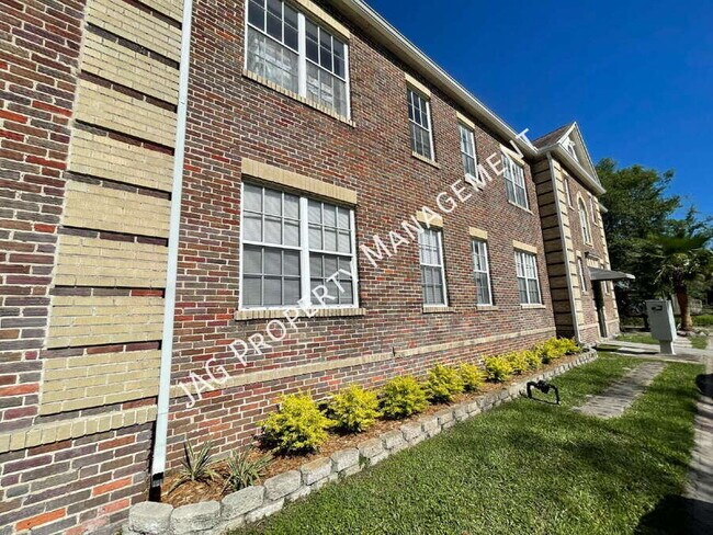 Building Photo - 931 Rubel St