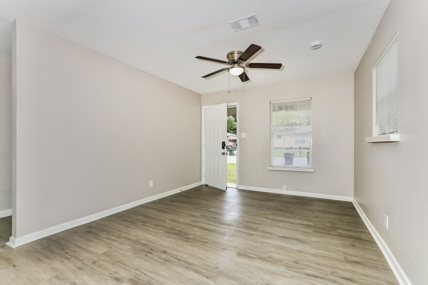 Building Photo - 7212 Knollwood Rd