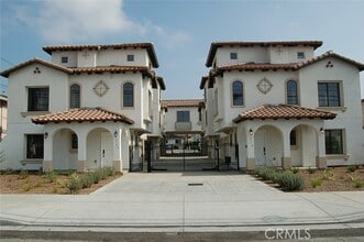 Building Photo - 425 W Duarte Rd