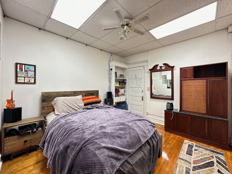 Building Photo - 3605 N Damen Ave