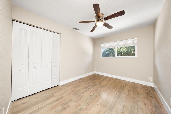 Building Photo - 123 Lido Cir