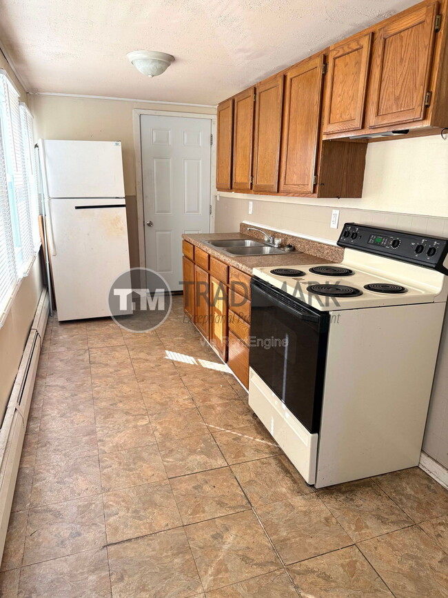 Building Photo - 202 W Church St