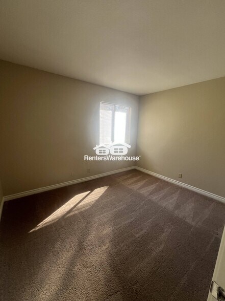 Building Photo - 5026 River Glen Dr
