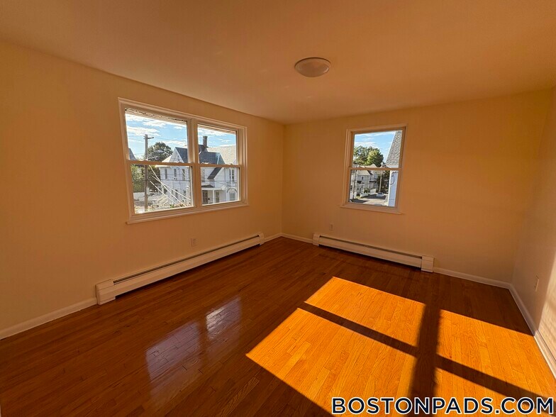 Building Photo - 18 Belmont St