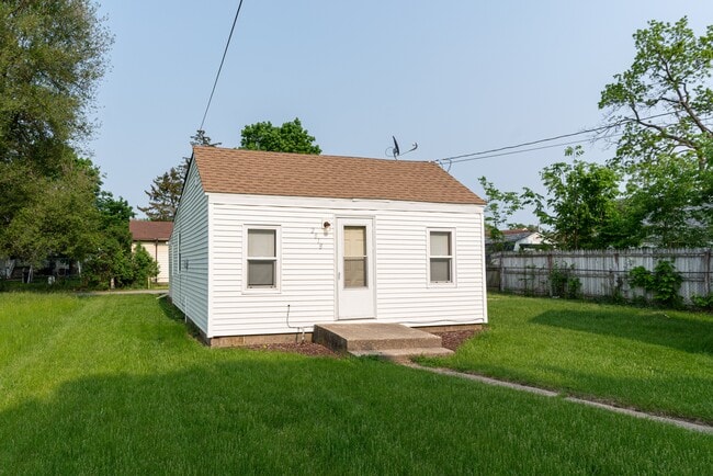 Primary Photo - 2818 Hanson St