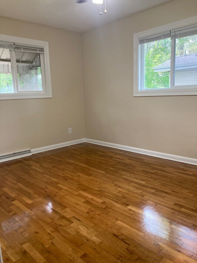 Building Photo - 2718-2720 S. Stewart