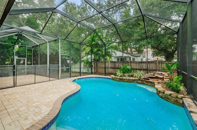 Building Photo - 3410 W Bay Villa Ave