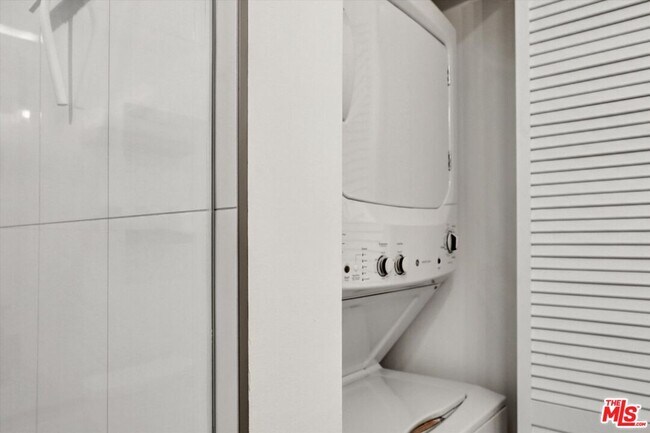 Building Photo - 7300 Franklin Ave