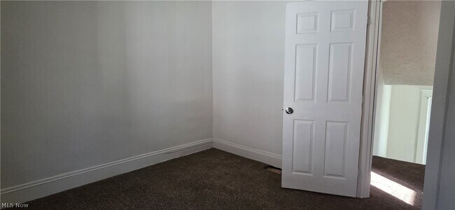 Building Photo - 1235 Bellows St