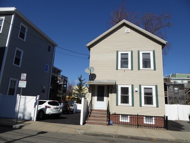 Building Photo - 61 Baxter St