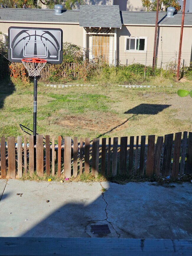 Building Photo - 726 2nd St