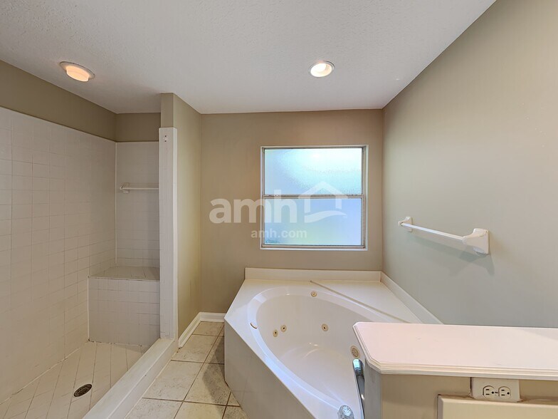 Building Photo - 1621 Merroway Ln