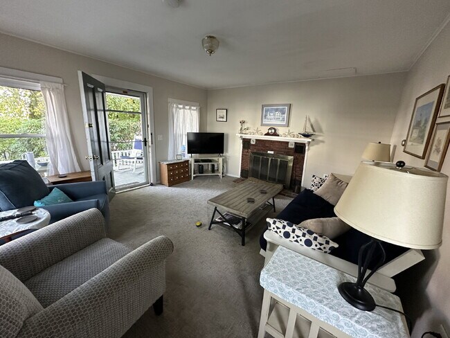 Building Photo - 2BR WINTER RENTAL, Fully Furnished– Heat Included, Near Downtown Kennebunkport