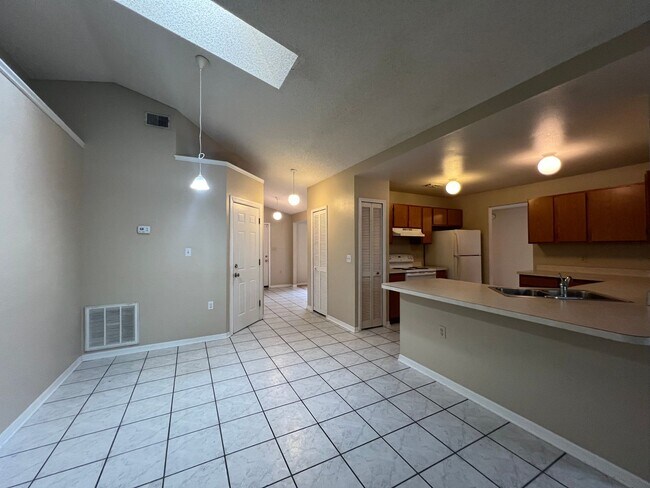 Building Photo - SPACIOUS 3 Bedroom, 2 Bathroom Ekana Point...