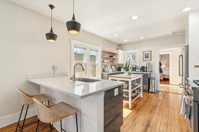 Building Photo - 3BD, 3BA Sunnyside Bungalow with 3-Car Garage