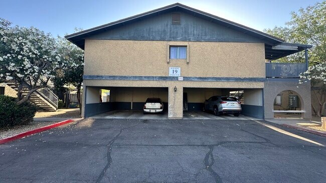 Building Photo - Central Chandler 2br Condo