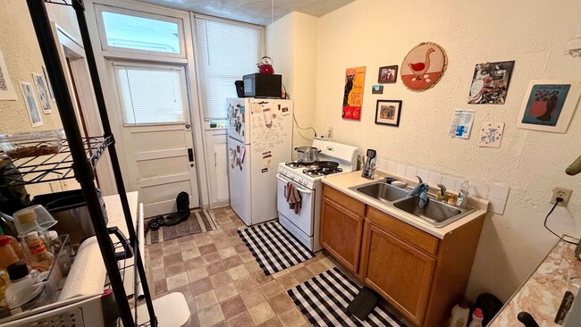 Building Photo - 2 Bedroom Apartment in Prospect Park