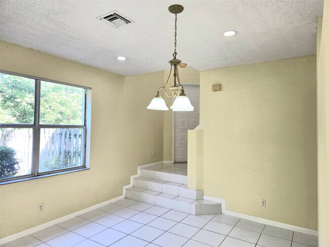 Building Photo - 160 NW 97th Terrace