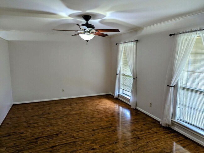 Building Photo - Charming 4/2 near River Ranch