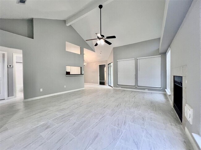 Building Photo - 15543 Scenic Haven Dr