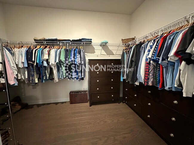 Building Photo - Gorgeous 3 Bed 3 Bath Home in Huntersville