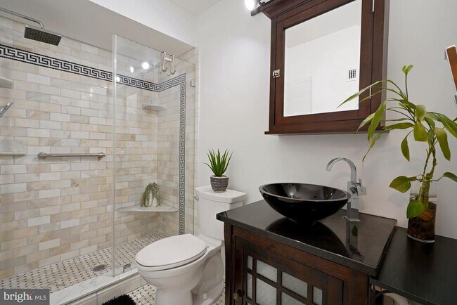 Building Photo - 5907 Kingsford Rd