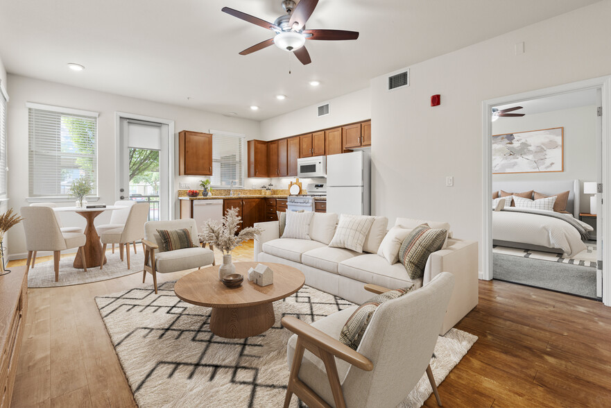 Building Photo - Willow Oak Villas