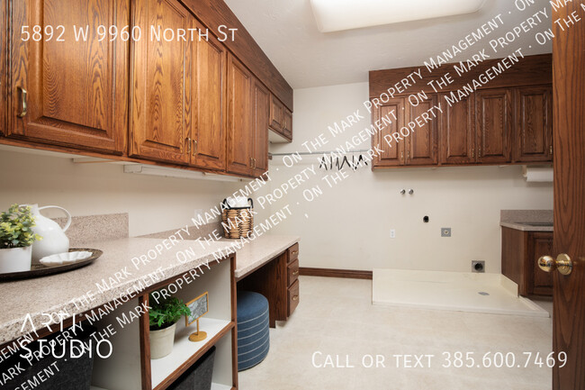 Building Photo - $1,000 Off 1st Month's Rent - Highland