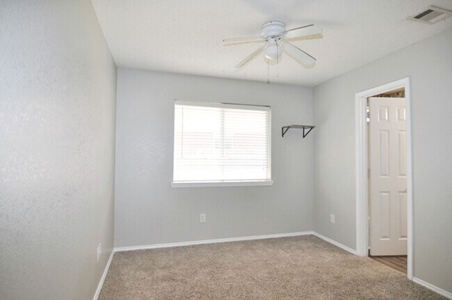 Building Photo - VIEW NOW/COMING SOON - Charming Cul-de-Sac Home in Rockwall with Flexible Floorplan & Spacious Ba...