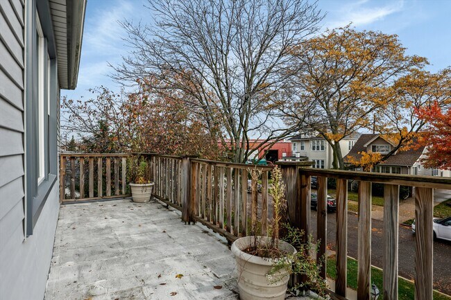 Building Photo - 1471 Wayburn St