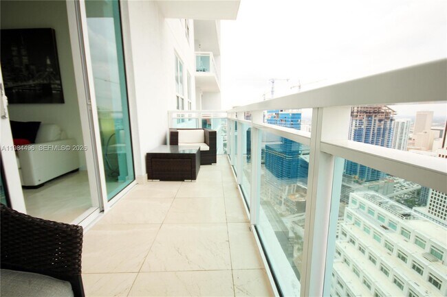 Building Photo - 950 Brickell Bay Dr