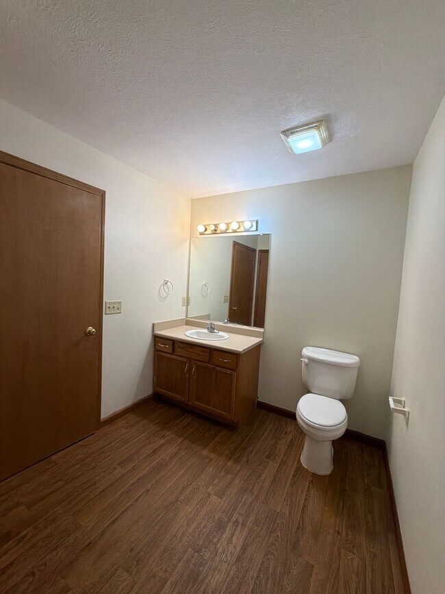 Building Photo - 218 Stonewall Ct