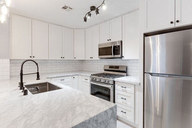 Building Photo - Remodeled 3-Bedroom Condo with Fireplace 8...