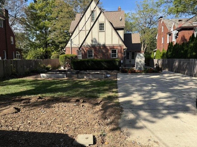 Building Photo - 2629 E Broad St