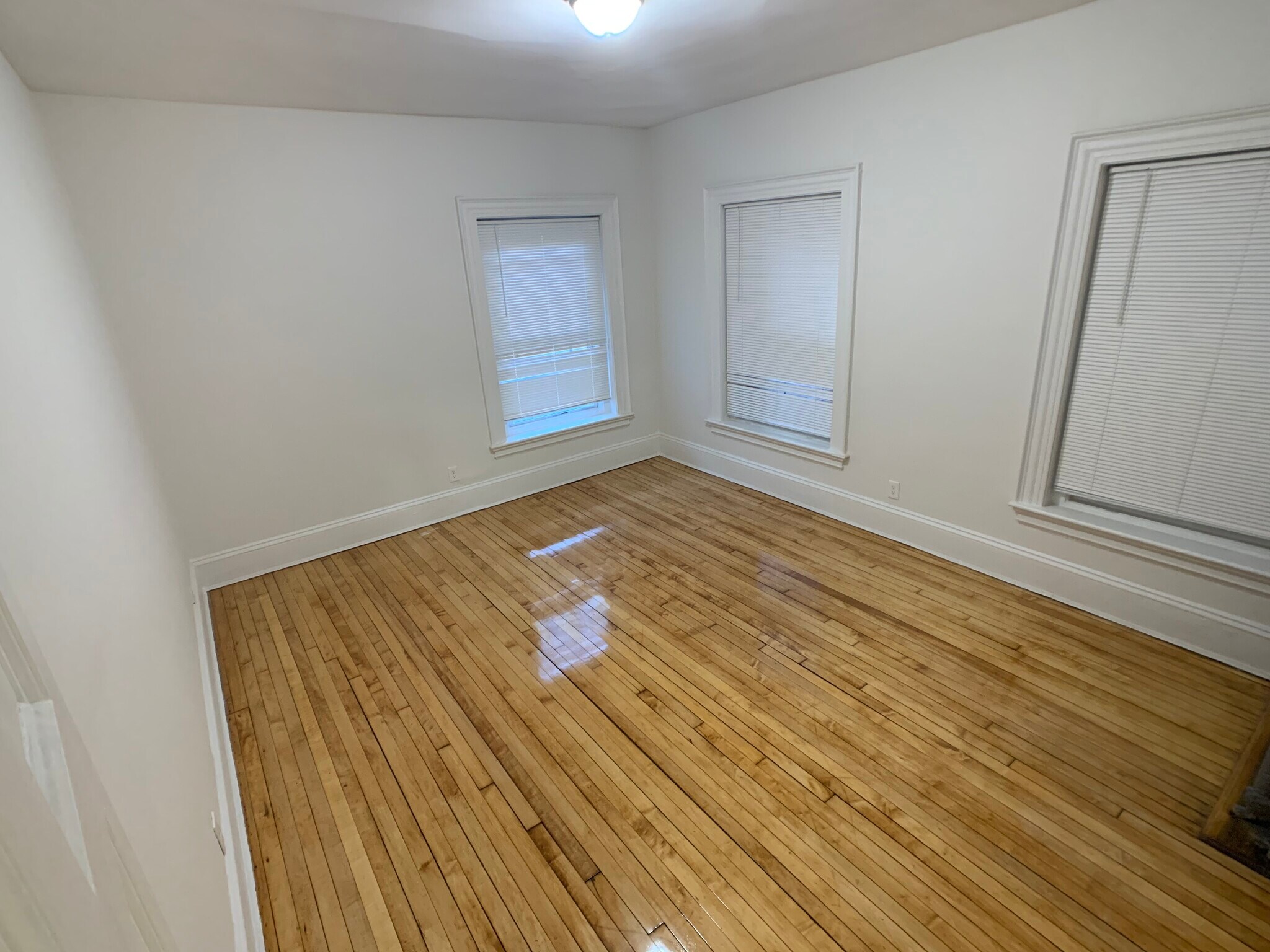 Building Photo - 456 Park Dr