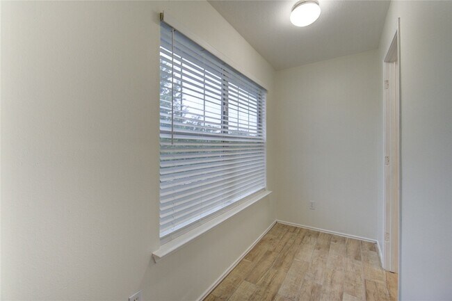 Building Photo - 9926 Myrtle Field Ln