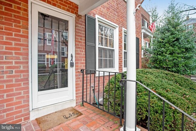 Building Photo - 2803 S Columbus St