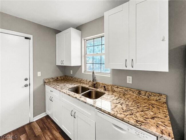 Building Photo - 849 Theodore Vail St E