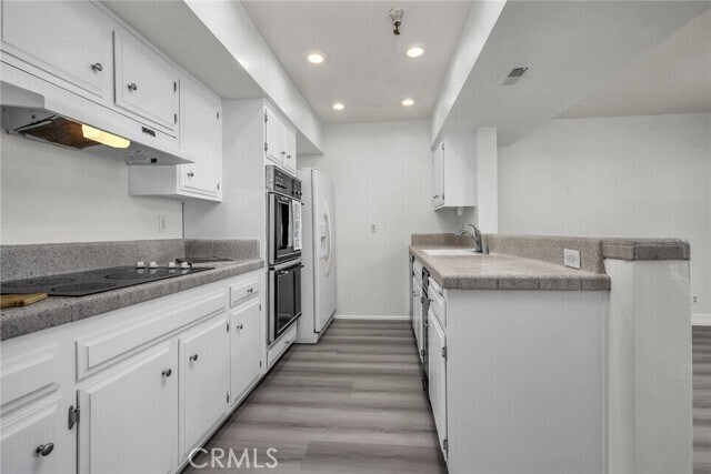 Building Photo - 230 S Catalina Ave