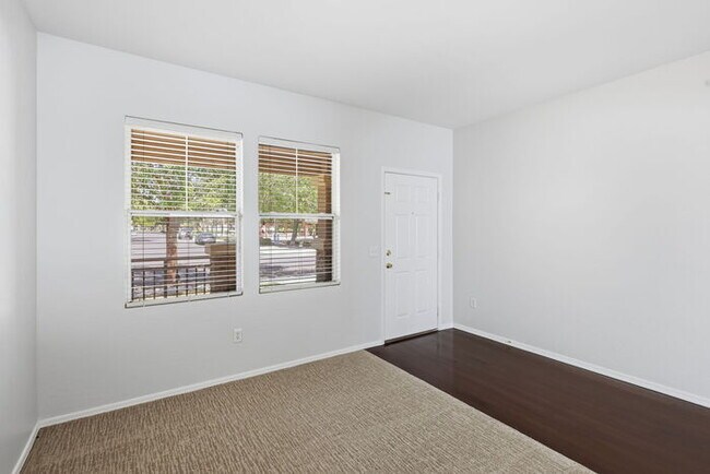 Building Photo - 4265 E Windsor Dr