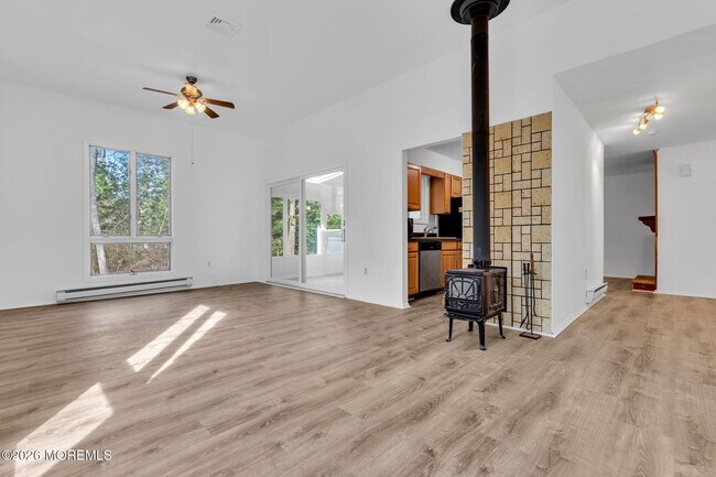 Building Photo - 166 E Holly Ln