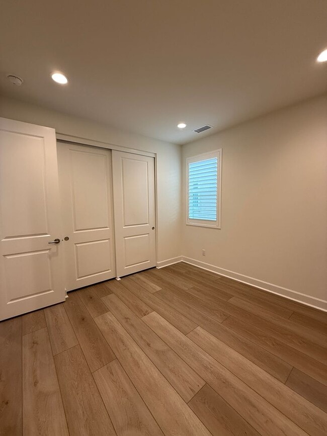 Building Photo - Gorgeous New Build in East Ventura