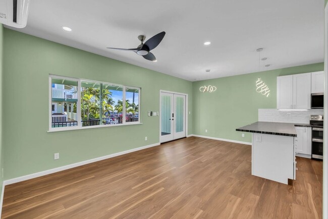 Building Photo - 1276 S Nahale Pl