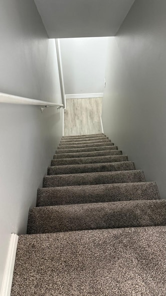 Building Photo - 365 E 760 N